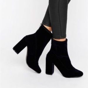 Black target suede boots